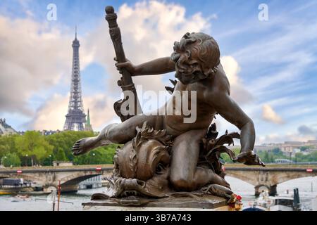 Pont Alexandre III, Sena River, Eiffelturm, Paris, Frankreich Stockfoto