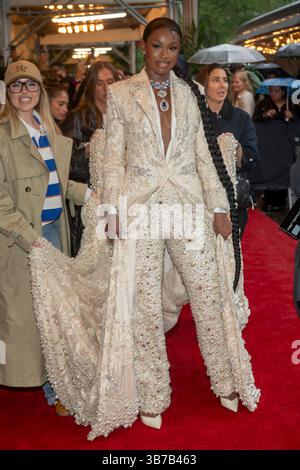 New York, Usa. Mai 2025. Coco Jones verlässt das Pierre Hotel zur Met Gala 2025 in New York, USA, am 5. Mai 2025. (Foto von Thenews2/NurPhoto) Credit: NurPhoto SRL/Alamy Live News Stockfoto