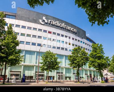 Fassade des Maison de la Radio et de la Musique in Paris, Frankreich, Sitz des französischen öffentlich-rechtlichen Rundfunks Radio France. Stockfoto