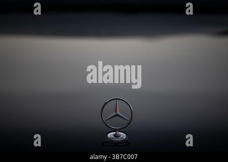 Paris, Frankreich. Mai 2025. Illustration - die Mercedes Maybach Limousine im Elysee Präsidentenpalast in Paris, Frankreich am 5. Mai 2025.Foto: Eliot Blondet/ABACAPRESS.COM Credit: Abaca Press/Alamy Live News Stockfoto