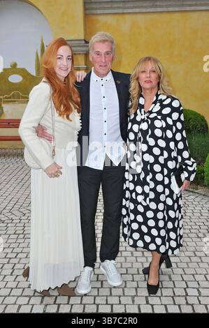 Europa-Park EAGLES Golf Cup. Uli , Jennifer und Cornelia Stein anläßlich des Europa-Park EAGLES Golf Cup am 05.05.2025 im Europapark Rust. 20250505MWI040656 *** Europa Park EAGLES Golf Cup Uli, Jennifer und Cornelia Stein anlässlich des Europa Park EAGLES Golf Cup am 05 05 2025 im Europapark Rust 20250505MWI040656 Stockfoto