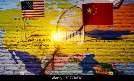 Flaggen der USA oder der Vereinigten Staaten von Amerika und China auf der Weltkarte in einem gerissenen Mauerhintergrund. Konzept der Vereinigten Staaten von Amerika vers Stockfoto