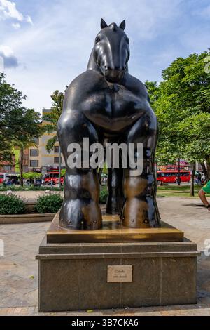 Caballo, eine Skulptur von Fernando Botero am Botero Plaza in Medellin, Kolumbien. Stockfoto