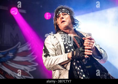 Februar 2024, Oslo, Kopenhagen, Norwegen: Oslo, Norwegen. Februar 2024. Die norwegische Glam-Rock-Band WIG WAM gibt ein Live-Konzert im Rockefeller in Oslo. Hier ist Sänger Glam live auf der Bühne zu sehen. (Foto: © Terje Dokken/Gonzales Foto via ZUMA Press) Stockfoto