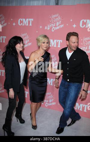 WEST HOLLYWOOD, CA - 19. APRIL: Shannen Doherty nimmt am 19. April 2012 an Jennie Garths 40. Geburtstag und Premiere-Party für "Jennie Garth: A Little Bit Country" im London Hotel in West Hollywood, Kalifornien Teil. Leute: Shannen Doherty Jennie Garth Ian Ziering. (Kreditbild: © SMG via ZUMA Press Wire) Stockfoto