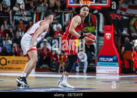 (R) Colbey Ross #4 von Pallacanestro Trieste wurde während des LBA Lega Basket 2024/25 in der regulären Saison zwischen Pallacanestro Varese OpenJobMetis und Pallacanestro Trieste in der Itelyum Arena gesehen. Endpunktzahl Pallacanestro Varese OpenJobMetis 85 80 Pallacanestro Trieste Stockfoto