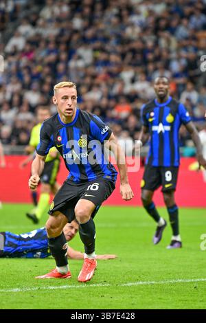 April 2024, Milano, null, Italien: Milano, Italien. April 2024. Davide Frattesi (16) von Inter wurde während des Spiels zwischen Inter und Cagliari in Giuseppe Meazza in Mailand gesehen. (Foto: © Gonzales Photo/Gonzales Photo via ZUMA Press) Stockfoto
