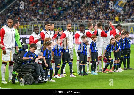 April 2024, Milano, null, Italien: Milano, Italien. April 2024. Die Spieler von Cagliari treten für das Spiel der Serie A zwischen Inter und Cagliari bei Giuseppe Meazza in Mailand an. (Foto: © Gonzales Photo/Gonzales Photo via ZUMA Press) Stockfoto