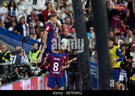 21. April 2024, Madrid, Spanien: Fermin Lopez vom FC Barcelona feiert beim LaLiga EA Sports Spiel zwischen Real Madrid CF und FC Barcelona im Estadio Santiago Bernabeu am 21. April 2024 in Madrid ein Tor. (Kreditbild: © Pablo Garcia/DAX via ZUMA Press Wire) Stockfoto
