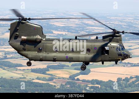 Die RAF betreibt die Boeing Chinook HC2A (352), die Registrierung ZH891, einen zweirodrigen Schwerhubschrauber, der für Truppentransport und logistische Unterstützung eingesetzt wird. Stockfoto
