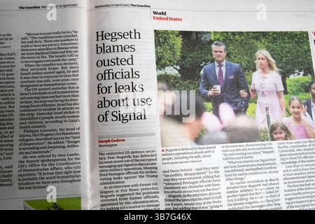 US-Verteidigungsminister Pete "Hegseth macht entlassene Beamte für undichte Informationen über den Gebrauch von Signal verantwortlich", Schlagzeile der Zeitung "Guardian" 23. April London Großbritannien Stockfoto