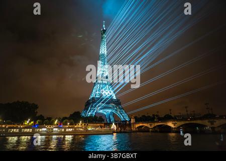 7. Januar 2016, Paris, Lower Quay Right Bank, Frankreich: Paris 2024: ERÖFFNUNGSZEREMONIE â€“ die XXXIII Olympischen Spiele werden entlang der seine eröffnet, während Olympiasieger und Fans aus aller Welt die Zeremonie unter berühmten Pariser Wahrzeichen wie dem Eiffelturm am Freitag, 26. Juli 2024 genießen. Fotos von Daniel A. Anderson (Foto: © Daniel A. Anderson/ZUMA Press Wire) Stockfoto