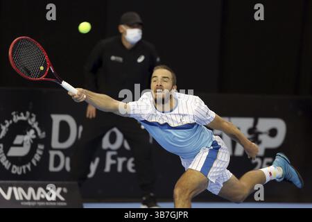 Sofia, Bulgarien - 10. November 2020: Der slowakische Andrej Martin im Kampf gegen Gilles Simon während der ATP 250 Sofia Open Qualifikation, so Stockfoto
