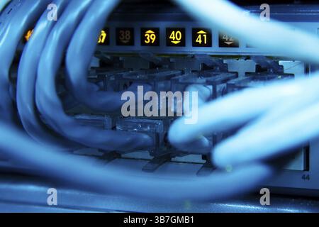 Supercomputer mit Kabel und Lampen Stockfoto