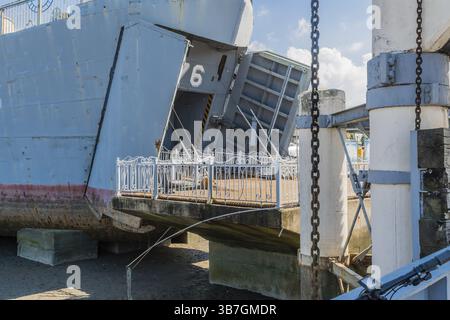 Seosan, Südkorea. 13. September 2020: Ladetüren auf dem Tanklandeschiff LST-676 im Seaside Park Stockfoto