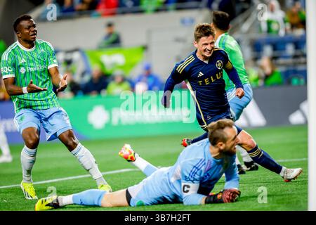 20. April 2024, Seattle, Washington, Vereinigte Staaten: Vancouver Whitecaps Mittelfeldspieler Ryan Gauld (25) erzielt während des Spiels zwischen Vancouver Whitecaps und den Seattle Sounders beim Major League Soccer Match 2024 im Lumen Field, Seattle, Washington Washington (Kreditbild: © Tom Jones/ZUMA Press Wire) Stockfoto