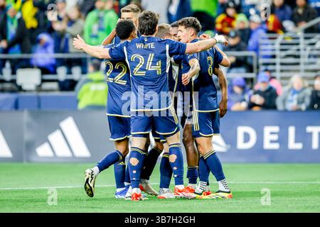 20. April 2024, Seattle, Washington, Vereinigte Staaten: Vancouver feiert ein Tor von Vancouver Whitecaps Mittelfeldspieler Ryan Gauld (25) während des Spiels zwischen Vancouver Whitecaps und den Seattle Sounders beim Major League Soccer Spiel 2024 im Lumen Field, Seattle, Washington Washington (Kreditbild: © Tom Jones/ZUMA Press Wire) Stockfoto