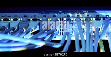 Supercomputer mit Kabel und Lampen Stockfoto