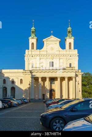 Barocke Fassade der Kathedrale St. Johannes des Täufers, Lublin Polen am späten Nachmittag, goldene Stunde Licht. Stockfoto