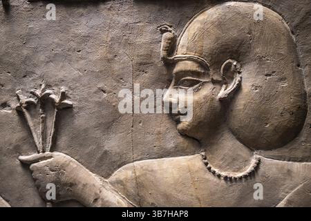 Relief des Tempels des Pharao Ptolemäus I., Kalkstein, Ptolemäer Dynastie, Tempel des Hathor, KOM Abu Billo, Ägypten, Sammlung des Britischen Museums, AFR Stockfoto