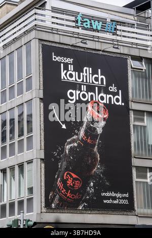 Großformatige Werbung für Fritz-Kola, einen unabhängigen Hamburger Cola- und Limonadenproduzenten, in der Donald Trumps Absicht anspielt, Grönland, OS zu kaufen Stockfoto