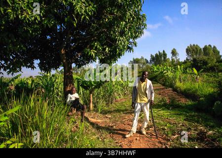 17. Februar 2024, Siaya, KENIA: George Airo posiert auf seiner Dorffarm in North Gem im Siaya County in Kenia. GEM ist ein Wahlkreis in Kenia. Es ist einer von sechs Wahlkreisen im Siaya County. Der Wahlkreis wurde für die Wahlen 1963 eingerichtet. Sie hat 179.792 Einwohner, basierend auf dem Volkszählungsbericht von 2019, und ihr derzeitiges Mitglied der Nationalversammlung ist Hon. Elisha Ochieng' Odhiambo von der Orange Democratic Movement (ODM) Partei. (Bild: © Donwilson Odhiambo/ZUMA Press Wire) Stockfoto