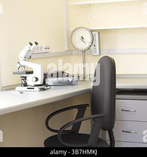 Modernes Inneres des biologischen Labors im Forschungszentrum Stockfoto