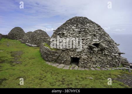 Clochans, Steinzellen. Kloster auf der Spitze, Insel Skellig Michael, Mainistir Fhionain (St. Fionan's Monastery), County Kerry, Irland, Vereinigtes Königreich Stockfoto