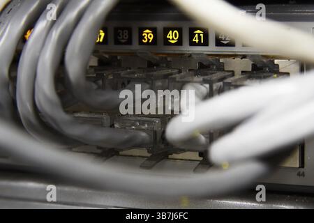 Supercomputer mit Kabel und Lampen Stockfoto