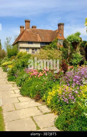 Great Dixter House and Garden im Frühjahr, East Sussex, Großbritannien Stockfoto