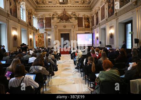 Mailand, . Mai 2025. Mailand, Italien KLAVIERSTADT MAILAND institutionelle Präsentation des Festivals vom 23. Bis 25. Mai in Mailand im Photo:Conference with the Public Credit: Independent Photo Agency/Alamy Live News Stockfoto