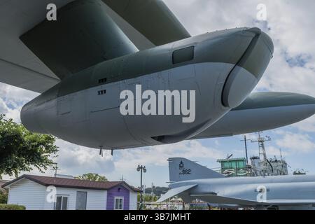 Seosan, Südkorea. 13. September 2020: Nahaufnahme des unterflügeligen J85-Booster-Motors des C-123K im Seaside Park Stockfoto