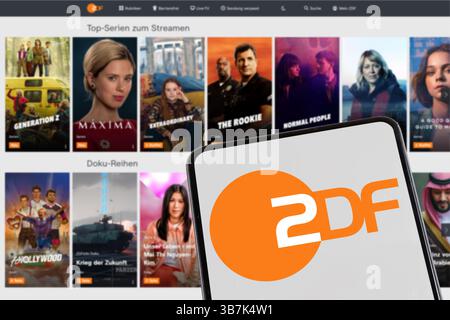 Stuttgart - 8. Februar 2025: ZDF zweites Deutsches Fernsehen Logo tv-Sender streamen Medienbibliothek-Website auf Handy und Computer Stockfoto