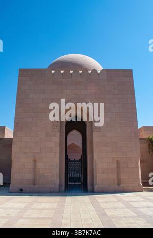 Oman, Mittlerer Osten: Architektonische Details der Sultan-Qaboos-Moschee in Maskat, der größten Moschee in Oman, die 2001 fertiggestellt wurde Stockfoto