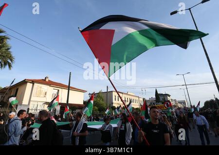 15. Mai 2024, Athen, Griechenland: Demonstranten skandieren Parolen außerhalb des israelischen Reiches in Athen. Proteste zum 76. Jahrestag der Nakba und zur Forderung nach einem Waffenstillstand in Gaza. (Foto: © Aristidis Vafeiadakis/ZUMA Press Wire) Stockfoto