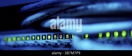 Supercomputer mit Kabel und Lampen Stockfoto