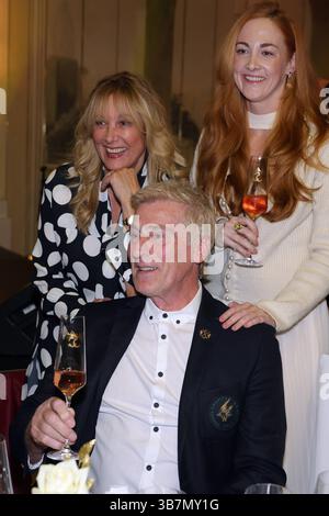 Europa-Park Eagles Charity Golfcup 2025 Uli, Cornelia und Jennifer Stein anlässlich des Gala-Abends im Hotel Colosseo. Europa-Park Eagles Charity Golfcup 2025 Uhr 05.05.2025. Hotel Colosseo, Rust, Baden-Württemberg, Deutschland. *** Europa Park Eagles Charity Golfcup 2025 Uli, Cornelia und Jennifer Stein anlässlich des Galaabends im Hotel Colosseo Europa Park Eagles Charity Golfcup 2025 am 05 05 2025 Hotel Colosseo, Rust, Baden Württemberg, Deutschland Stockfoto