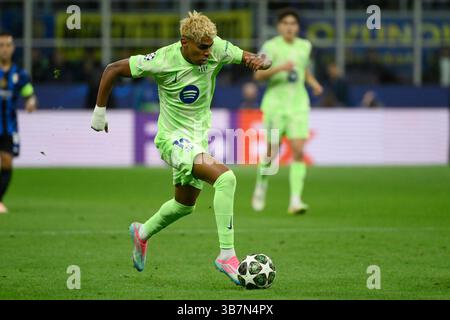 Mailand, Italien. Mai 2025. Lamine Yamal von Barcelona im Halbfinale der UEFA Champions League 2024/2025 zwischen dem FC Internazionale und dem FC Barcelona im San Siro Stadion in Mailand (Italien), 6. Mai 2025. Quelle: Insidefoto/Alamy Live News Stockfoto