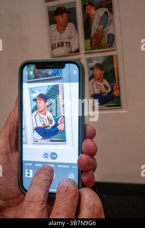 Das Metropolitan Museum of Art ist eine beliebte Touristenattraktion an der Museum Mile, New York City, USA 2025 Stockfoto