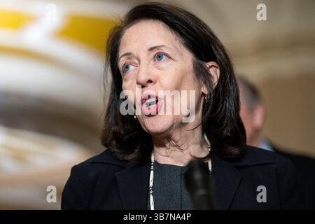Washington, Usa. Mai 2025. Senatorin Maria Cantwell, D-WA, spricht während einer Pressekonferenz nach einem wöchentlichen Mittagessen im US-Kapitol in Washington, DC am Dienstag, den 6. Mai 2025. Foto: Bonnie Cash/UPI Credit: UPI/Alamy Live News Stockfoto