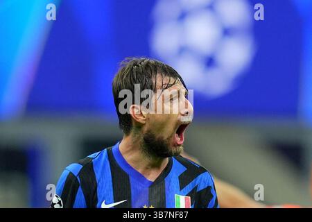 Mailand, Italien. Mai 2025. Francesco Acerbi von Inter Mailand während des Fußballspiels der UEFA Champions League zwischen Inter und Barcelona im San Siro Stadion in Mailand, Norditalien - Dienstag, den 06. Mai 2025 . Sport - Fußball (Foto: Spada/LaPresse) Credit: LaPresse/Alamy Live News Stockfoto