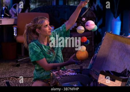 ERSCHEINUNGSDATUM: 4. Juli 2024. TITEL: Space Cadet. STUDIO: Amazon MGM Studios. REGIE: Liz W. Garcia. PLOT: REX, ein Florida Party Girl, stellt sich als die einzige Hoffnung für das NASA-Raumfahrtprogramm heraus, nachdem ein fluke sie in das Training mit anderen Kandidaten versetzt hat, die vielleicht bessere Lebensläufe haben, aber nicht ihre Intelligenz, ihr Herz und ihre Moxie haben. DIE HAUPTROLLE: EMMA ROBERTS als Rex Simpson. (Kreditbild: © Amazon MGM Studios/Entertainment Pictures/ZUMAPRESS.com) Stockfoto