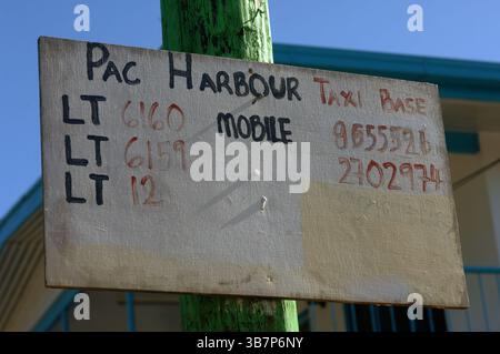 Pacific Harbour Taxi Base Schild, Central District und Serua Province, Viti Levu, Fidschi. Stockfoto