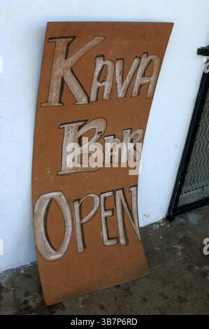 Kava Bar Open Sign, Pacific Harbour, Central District und Serua Province, Viti Levu, Fidschi. Stockfoto