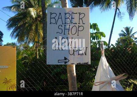 Baber Shop Now Open Schild, Pacific Harbour, Central District und Serua Province, Viti Levu, Fidschi. Stockfoto