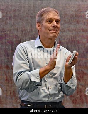 15. Juni 2024, Wichita, Kansas, USA: Jim Jordan (R-OH) klappert, als er dem Kongressabgeordneten Ron Estes während einer Spendenaktion für Estes lauscht, in seinem Antrag auf Wiederwahl in den 4. Kongressbezirk von Kansas (Foto: © Mark Reinstein/ZUMA Press Wire) Stockfoto
