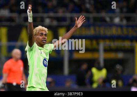 Mailand, Italien. Mai 2025. Lamine Yamal von Barcelona im Halbfinale der UEFA Champions League 2024/2025 zwischen dem FC Internazionale und dem FC Barcelona im San Siro Stadion in Mailand (Italien), 6. Mai 2025. Quelle: Insidefoto/Alamy Live News Stockfoto