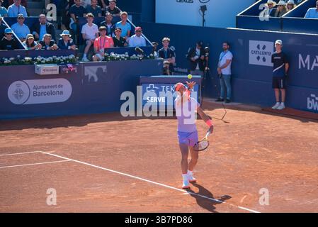16. April 2024: RAFAEL NADAL spielt während eines Spiels gegen FLAVIO COBOLLI bei der Barcelona Open Banc Sabadell 2024. RAFAEL NADAL gewann das Spiel mit 6-2 6:3. (Bild: © Patricia Rodrigues/ZUMA Press Wire) Stockfoto