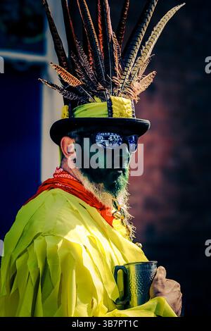 Morris Tänzerin beim Sweeps Festival und jährliche Feierlichkeiten zu Mai Bank Holiday und heidnischer Folklore in Rochester, Medway, Kent, Großbritannien 2025 Stockfoto