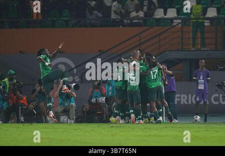 27. Januar 2024: Ogochukwu Frank Onyeka (Nigeria) feiert im Achtelfinale des Afrikanischen Cups Nigeria gegen Kamerun im Stade Felix Houphouet-Boigny, Abidjan, Elfenbeinküste. Kim Price/CSM (Kreditbild: © Kim Price/CSM via ZUMA Press Wire) Stockfoto